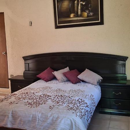 Room In Guest Room - Padrinos Hostal La Paz Full House المظهر الخارجي الصورة